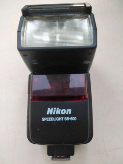Лот: 19572168. Фото: 1. Вспышка nikon speedlight sb-600. Вспышки, осветители, рассеиватели