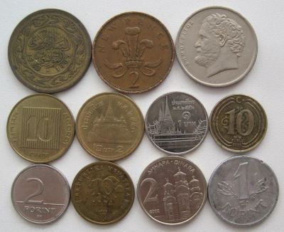 Лот: 8468304. Фото: 1. 11 иностранных монет (с 11 рублей... Наборы монет