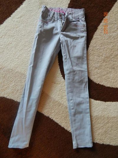Лот: 6101042. Фото: 1. Брюки джинсы серые для девочки... Брюки, шорты, джинсы