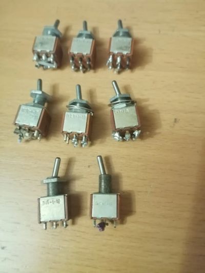Лот: 25899227. Фото: 1. Переключатели П2Т-1-1а 6 шт П1Т-1-1в... Реле, тумблеры, переключатели