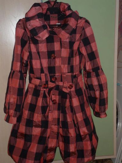 Лот: 3842480. Фото: 1. Плащь-ветровка для стильной девочки... Верхняя одежда