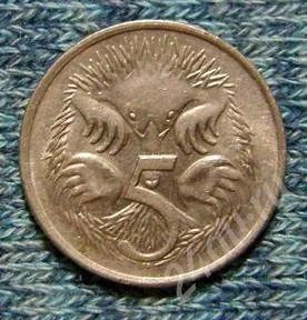 Лот: 367062. Фото: 1. Утконос на монете Австралии, 5... Австралия и Океания