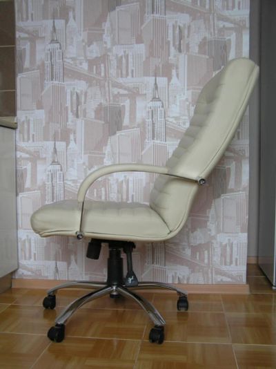 Лот: 5509372. Фото: 1. Кресло для руководителя Orion. Другое (офисная мебель и домашние кабинеты)