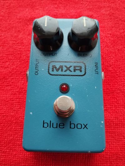 Лот: 22172863. Фото: 1. MXR Blue Box гитарная педаль... Гитарные эффекты и комбоусилители