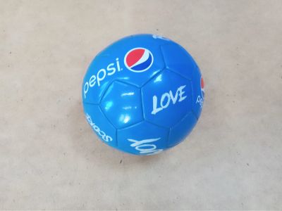 Лот: 18448147. Фото: 1. Надувной мяч "Pepsi". Мячи, ракетки, шайбы, клюшки