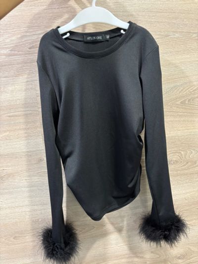 Лот: 25888509. Фото: 1. Красивая праздничная кофта с перьями... Рубашки, блузки, водолазки