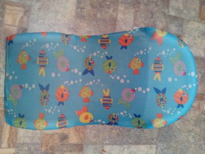 Лот: 3578139. Фото: 1. Шезлонг для купания малыша. Другое (кормление и уход, гигиена)