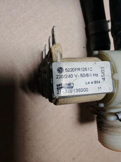 Лот: 25949842. Фото: 1. Клапан электромагнитный стиральной... Запчасти для стиральных и посудомоечных машин