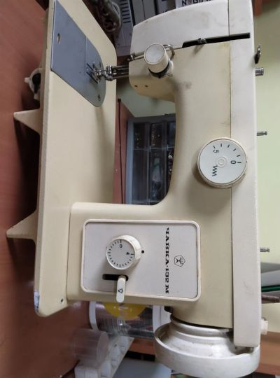 Лот: 25889692. Фото: 1. Швейная машинка "Чайка-132-М". Швейная, вязальная