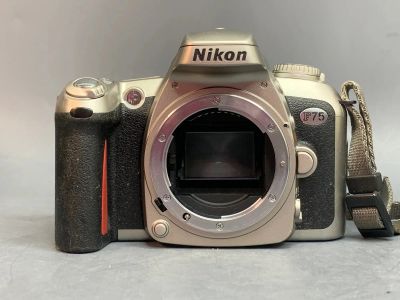 Лот: 17448119. Фото: 1. Фотоаппарат nikon f75, 44к-4... Плёночные зеркальные