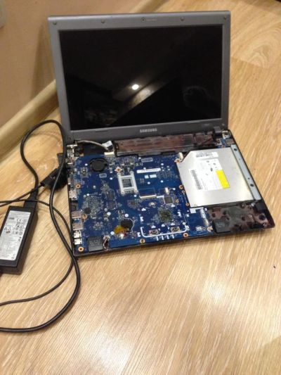 Лот: 7156036. Фото: 1. Samsung R425. Ноутбуки