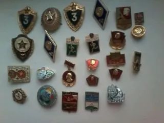 Лот: 25765707. Фото: 1. значки одним лотом. Сувенирные