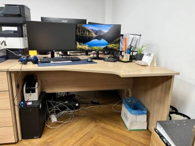 Лот: 21258209. Фото: 1. Комплект офисный стол (тип правый... Другое (офисная мебель и домашние кабинеты)