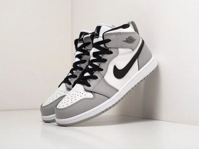 Лот: 18676427. Фото: 1. Кроссовки Nike Air Jordan 1 Mid... Кеды, кроссовки
