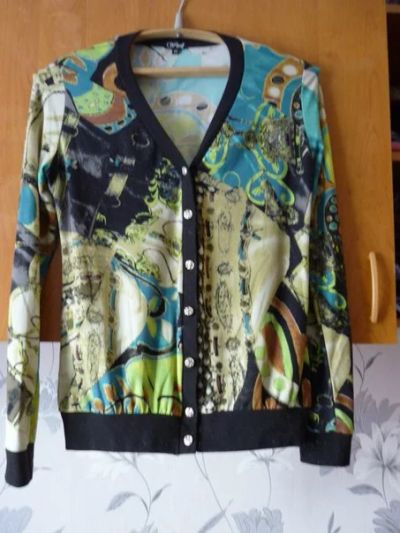 Лот: 7747847. Фото: 1. кофта трикотажная. Пиджаки, жакеты, жилеты