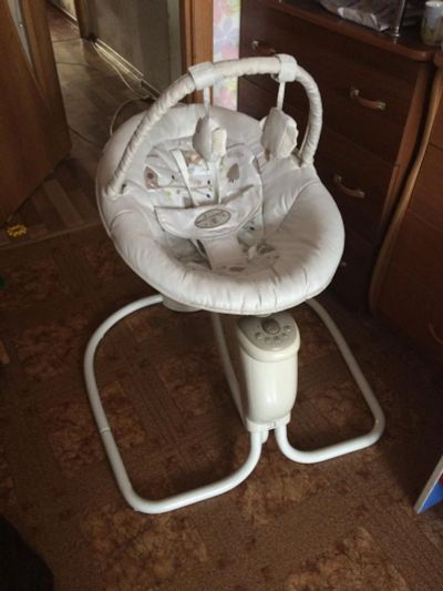 Лот: 8582370. Фото: 1. Укачивающий центр для новорождённого... Ходунки, прыгунки, качели