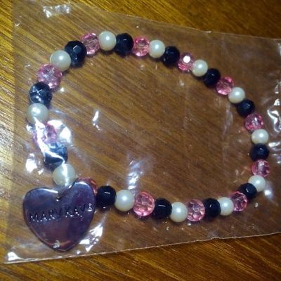 Лот: 4833213. Фото: 1. Браслет на резиночке с подвеской... Браслеты