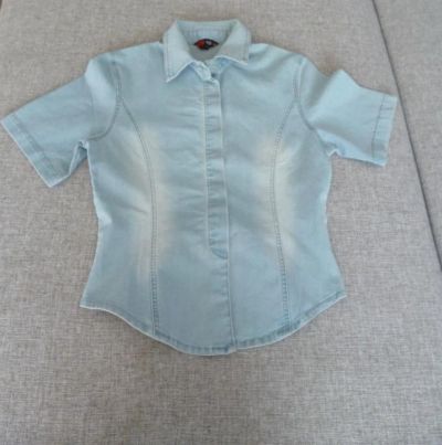 Лот: 5409726. Фото: 1. Джинсовая рубашка с коротким рукавом... Футболки, топы и майки