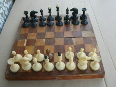 Лот: 18357754. Фото: 1. Шахматы фигуры пластмасса доска... Шахматы, шашки, нарды