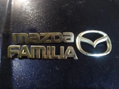 Лот: 16094814. Фото: 1. Шильдик Mazda Familia. Кузов