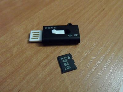 Лот: 2304264. Фото: 1. флешка soni m2, 2gb + кардридер... Карты памяти