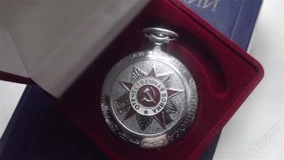 Лот: 1708549. Фото: 1. Часы даренные с коробкой в красном... Оригинальные наручные часы