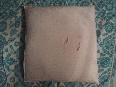 Лот: 4310768. Фото: 1. Подушка перьевая 70 на 65 см для... Одеяла, подушки