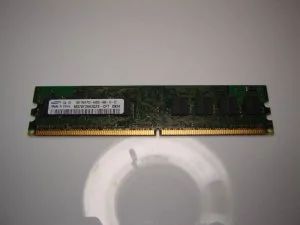 Лот: 3500552. Фото: 1. Samsung 1 GB DDR2 800 MHz (M378T2863QZS-CF7... Оперативная память