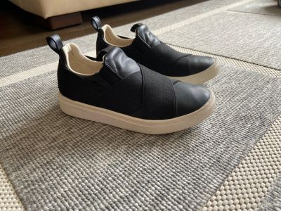 Лот: 16067607. Фото: 1. Слипоны Zara 31р. Туфли