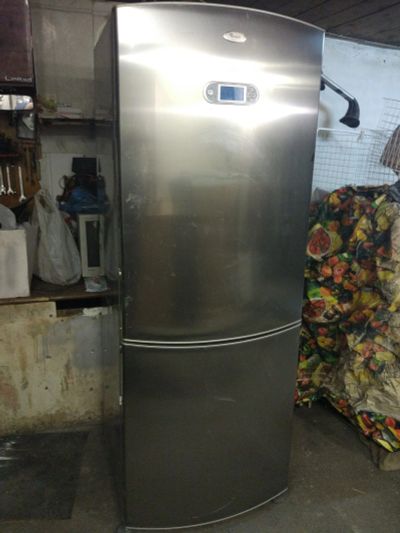 Лот: 12037954. Фото: 1. Холодильник Whirlpool. Холодильники, морозильные камеры