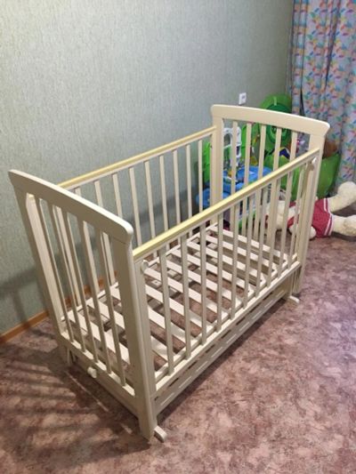Лот: 15105647. Фото: 1. Кроватка детская маятник. Детские кровати и кроватки