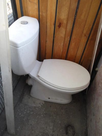 Лот: 8240752. Фото: 1. Целый унитаз 500р. Унитазы, биде