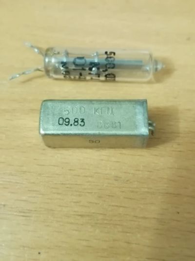 Лот: 25882734. Фото: 1. Кварцевые резонаторы 500кГц. 2... Кварцевые резонаторы