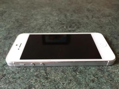 Лот: 5494590. Фото: 1. IPhone 5 16gb white. Смартфоны