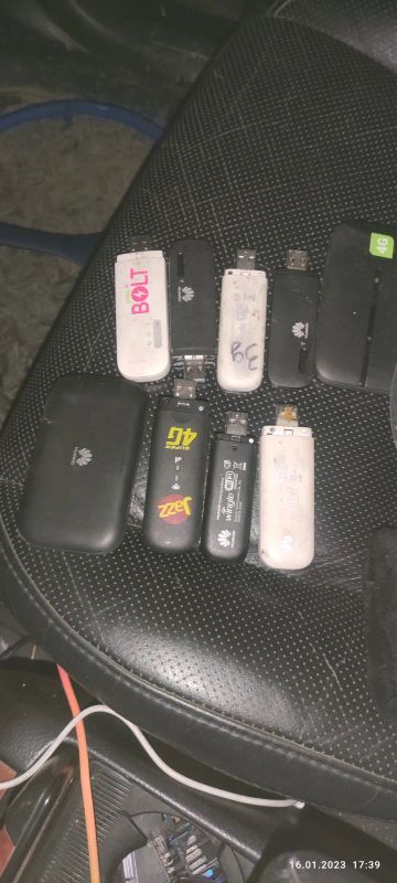 Лот: 19933126. Фото: 1. 4g модемы. Все с вай фаями. Продаю... Беспроводные модемы