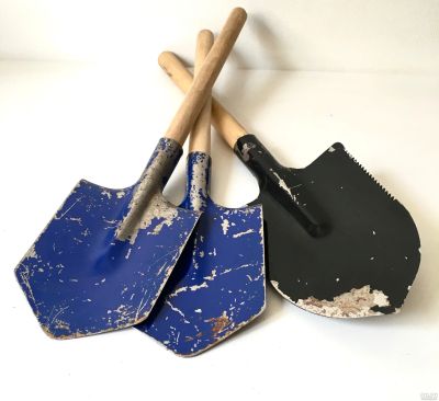 Лот: 13312112. Фото: 1. Лопата туристическая железная... Фонарики