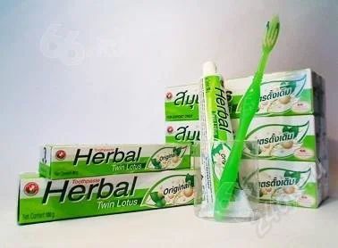 Лот: 2404637. Фото: 1. Зубная паста Тайланд Отбеливает... Средства личной гигиены