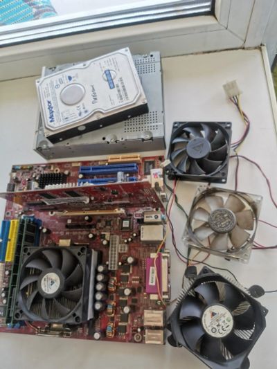 Лот: 5865875. Фото: 1. Жёсткий диск на 160 гб, dvd привод... Материнские платы
