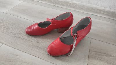 Лот: 20618027. Фото: 1. Туфли народные красные. Туфли