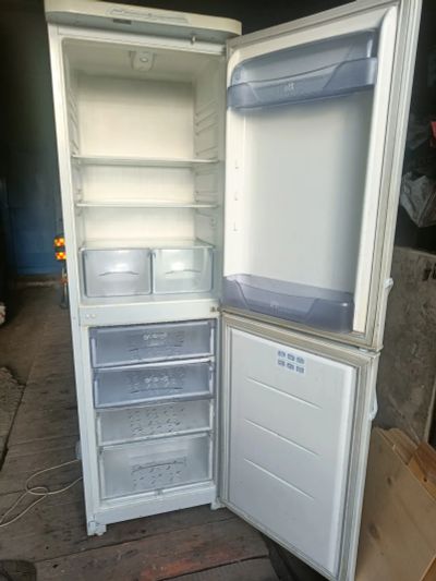 Лот: 20670385. Фото: 1. Холодильник Бирюса-131R. Холодильники, морозильные камеры
