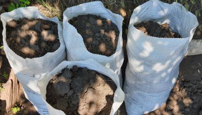 Лот: 19282536. Фото: 1. Чернозем в мешках по ул. Брянской. Удобрения, химия