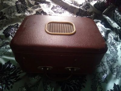 Лот: 20501995. Фото: 1. Кофр чемоданчик для электрофона... Музыкальные инструменты
