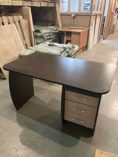 Лот: 25887226. Фото: 1. Стол. Компьютерные и письменные столы