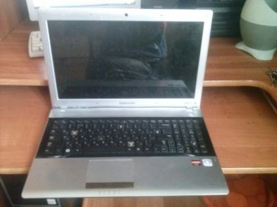 Лот: 7485415. Фото: 1. Samsung RV515( Не включается). Ноутбуки