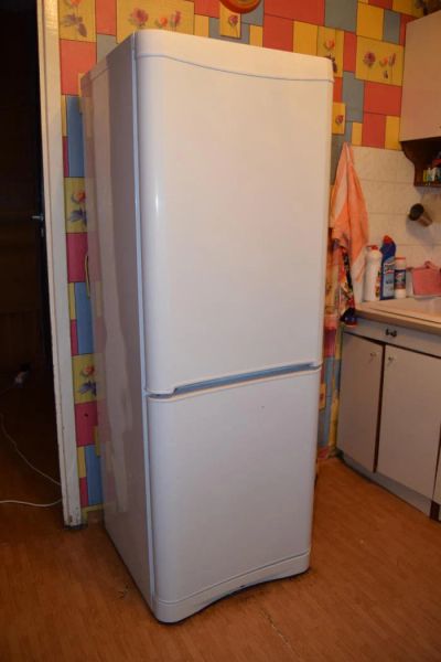 Лот: 7160288. Фото: 1. Холодильник Indesit. Холодильники, морозильные камеры