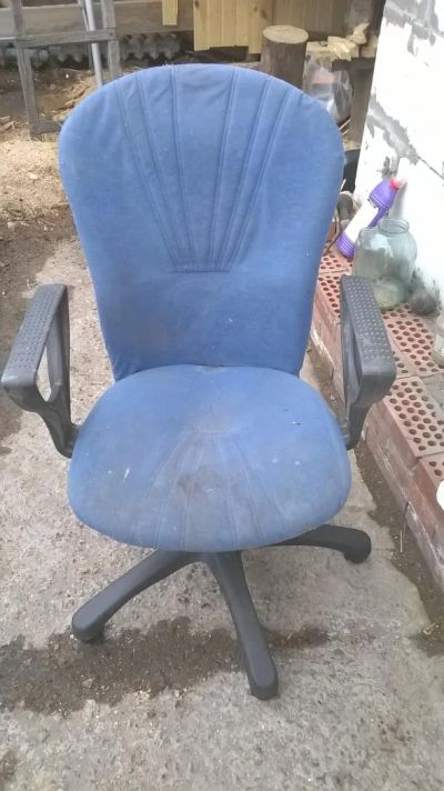 Лот: 11308932. Фото: 1. Кресло синее. Стулья и кресла офисные