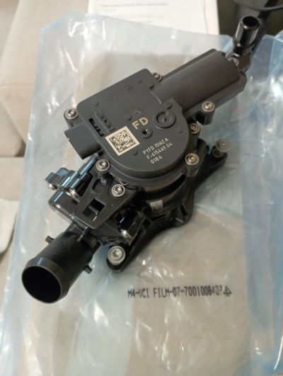 Лот: 25885078. Фото: 1. Термостат электронный mazda PYFD-15-16ZA. Двигатель и элементы двигателя