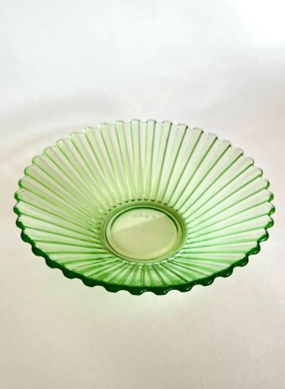 Лот: 20337240. Фото: 1. Зеленый салатник. Зеленое стекло... Другое (коллекционирование, моделизм)