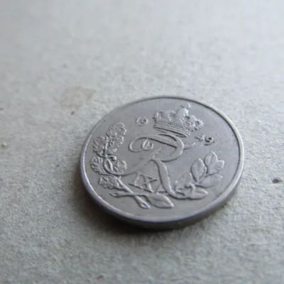 Лот: 20869312. Фото: 1. Монета 10 эре оре эри ере Дания... Европа