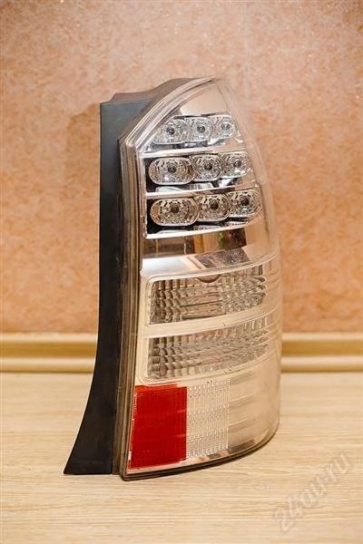 Лот: 1458649. Фото: 1. Фонарь Toyota Wish. Оптика и освещение